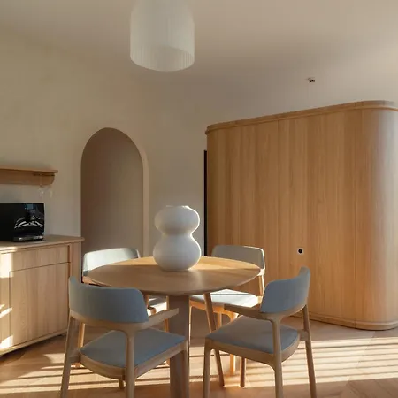 Le 3 Par Champagne Thiénot Hotel 5*