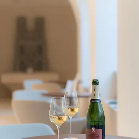 Hotel Le 3 Par Champagne Thiénot Reims