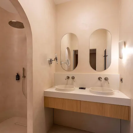 Le 3 Par Champagne Thiénot Hotel 5*