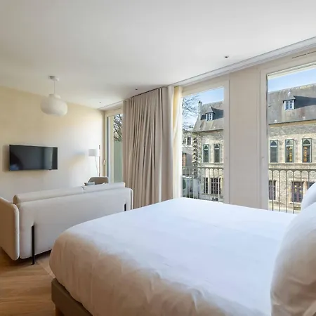Le 3 Par Champagne Thiénot Reims