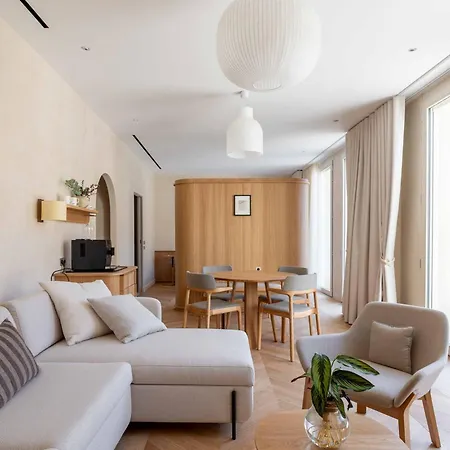 Le 3 Par Champagne Thiénot Hotel 5*