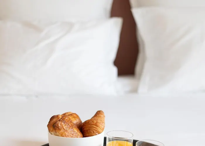 Hotel Le 3 Par Champagne Thienot Reims