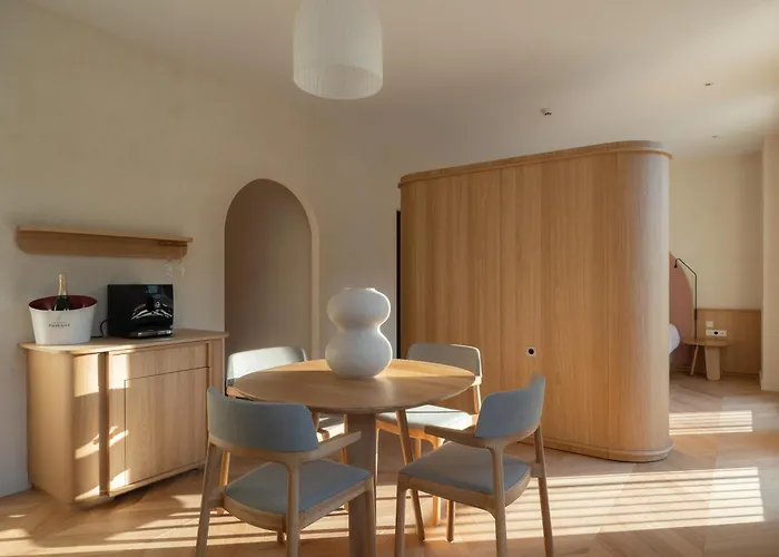 Le 3 Par Champagne Thiénot Hotel 5*