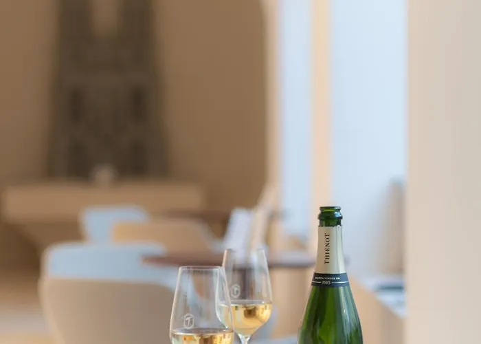 Hotel Le 3 Par Champagne Thienot Reims