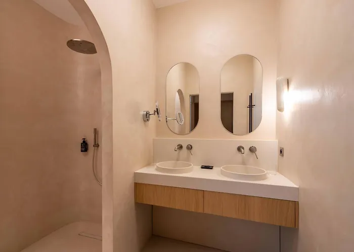 Le 3 Par Champagne Thiénot Hotel 5*