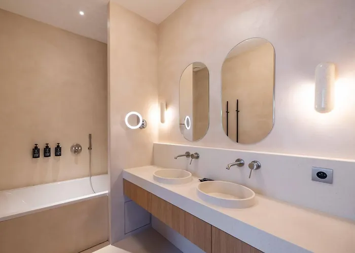 Hotel Le 3 Par Champagne Thiénot Reims